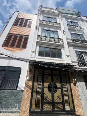 chỉ 7.x có ngay tòa nhà 4 tầng ngay trường chinh , 70m2 đất cn , ngang 4.1m