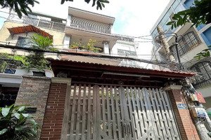 bán gấp, ở ngay nhà mặt tiền nguyễn văn đậu, trung tâm phú nhuận, 15 phút tới san bay. shr.