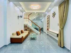 bán gấp căn nhà 1t1l, 2pn,2wc 60m2-2tỷ190 cạnh chợ bà điểm,hoc môn đang cho thuê 7tr/tháng shr