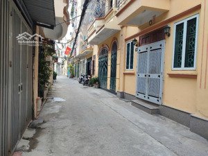 hot; cầu giấy vị trĩ trung tâm -phân lô quân đội -lô góc 3 mặt ngõ-ga ra ô tô -nhỉnh 23 tỷ