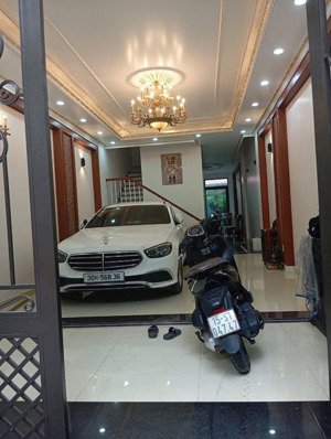 bán nhà 5 tầng thang máy tuyến 2 quán nam chỉ 10 tỷ.2 mặt tiền thoáng mát.lh 