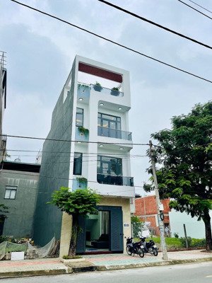 nhà phố 3 lầu ngay trường học cấp 1.2.3 giáp kdc vsip1 bình dương