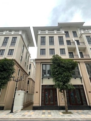 vinhomes ocp3: em có căn lk xẻ khe giá tốt, dt 78m2, giá 9,6 tỷ, mt 6, xây 5 tầng, khu vinh tây 2.