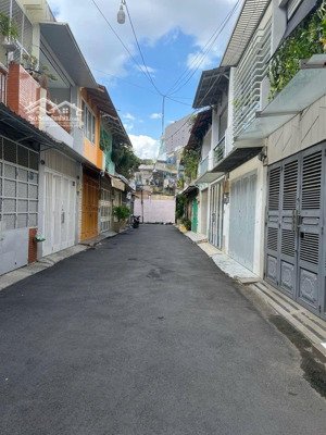 ngay vòng xoay dân chủ 2t/118m - 6m - gần 3/2 - dân chủ - cách mạng tháng tám - hẻm thông - 9.8ty