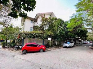 giảm 3 tỷ biệt thự làng việt kiều châu âu 180m2, 4 tầng có hầm, căn góc, mặt công viên