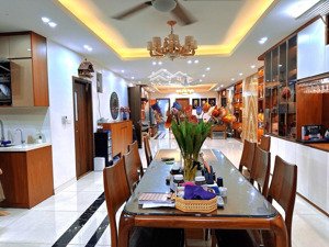 bán siêu phẩm lô góc, hiếm khu cầu giấy - diện tích 70m x 5 tầng ô chờ thang máy - mặt tiền 4,7m.