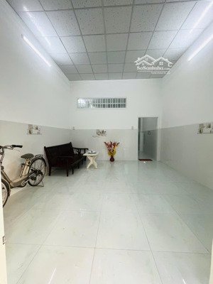 cho thuê nhà sạch đẹp mới có nội thất kdc hưng phú lộ giới 16m thích hợp cho gia đình ở gần st go