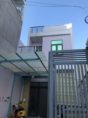 nhà 1 trệt 1 lầu thủ đức tphcm dt:4,8mx14.2m thổ cư, sổ riêng, sân oto, giá:4.4ty lh:0913365121