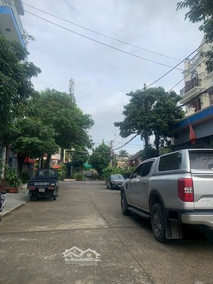 nhà đẹp kế sông sg mát mẻ, dt: 4,5m x 19m thổ cư, sổ riêng, hoàn công đủ, sân oto lh:0913365121