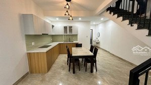 cần bán nhà 3 tầng đường mạc đăng doanh - hoà xuân .