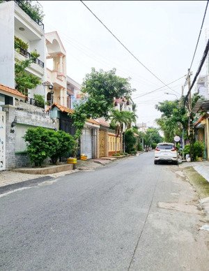 hót ! nhà 4 tầng mặt tiền, cạnh lũy bán bích. 140m2, chỉ 13ty