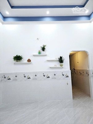 chính chủ bán nhà đường nhựa thông buôn bán gần chợ xóm nghèo và khu công nghiệp sóng thần