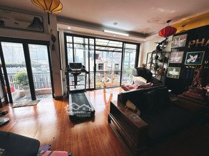 nhà gần trường- con đi bộ 5phut bố mẹ yên tâm tuyệt đối.