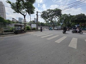 bán ccmn nguyễn đình hoàn nghĩa đô cầu giấy 70m x 6 tầng, mt 6.5m, thang máy