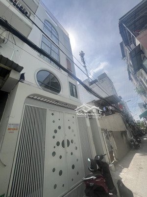 toà nhà can hô dich vu 5 tầng có dong tien 800tr/ nam. dt 4,7*16 no hâu5.7m gia 12 tôi tl