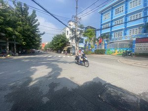 bán nhà gần sân bay 65 m² 5 tầng 7 tỷ hẻm 8 m oto đỗ ngày đêm