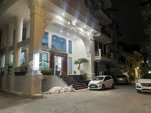 đẳng cấp trung lưu nguyễn văn cừ nhà mới ở luôn tặng nội thất cao cấp thang máy - gara 13.2 tỷ