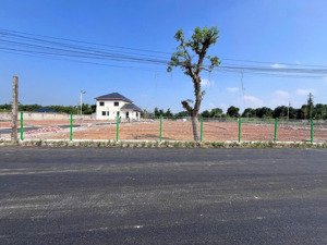 100m2 đối diện cổng trường đại học quốc gia hoà lạc