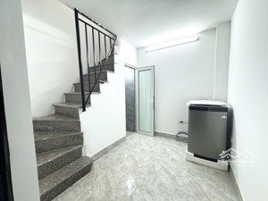 chính chủ nhờ bán căn nhà phố khâm thiên - đống đa - ngõ nông - gần hồ - 12m2 - nhỉnh 2 tỷ