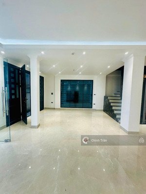 cc gửi bán nhà mặt phố từ hoa tây hồ. 115m nhỉnh 100 tỷ. đẳng cấp triệu wiew . bao quát toàn hồ tây