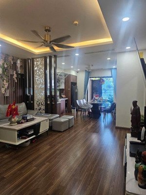 bán gấp chung cư golden pack phạm văn bạch cầu giấy 96m 3n2vs full nt như hình sổ đỏ,nhỉnh 11 tỷ