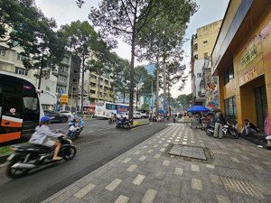 bán nhà 3 tầng mới, trần hưng đạo, quận 1