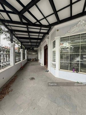 cho thuê biệt thự nhà vườn khu đô thị việt hưng long biên căn góc 150m2 , văn phòng , cafe