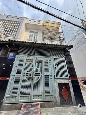 nhà shr hẻm 5m hiệp thành 35 đối diện bia tiger về gv 3p 49m2 đúc 1 lầu 2pn 2wc chỉ nhỉnh 4 tỷ