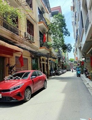 nhà phố nguyễn phong sắc - cầu giấy. chủ giảm sốc 1 tỷ đồng
nhà khu phân lô cân bộ