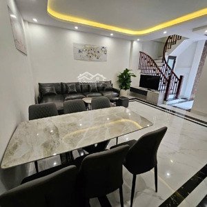 cổ linh .nhanh tay không là bay mất chỉ 8,8 tỷ .50 m2 , 6 tầng ,thang máy nhập khẩu ,ô tô đỗ cửa