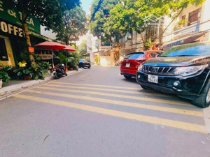 hàng f0 , ngõ 603 lạc long quân , tây hồ , 105m2 , 3 tầng , mt6m , ô tô tránh , vỉa hè rộng