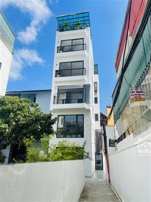 siêu phẩm sài đồng nhà 6 tầng thang máy xây độc lập full nội thất gần phố