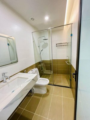 ngộp ngân hàng - chủ bán gấp trong tuần! nhà đẹp giải phóng