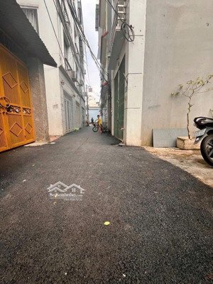 cần bán đất phúc lợi 46 m2 ô tô vào đất ngõ thông tứ ngả giá đầu tư