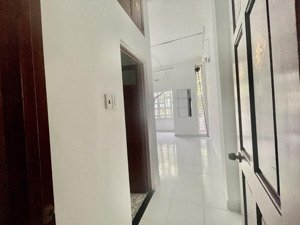 nhà nguyên căn đẹp như mới mặt tiền khu cao lỗ