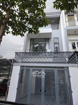chủ nhà bán căn nhà đang cho thuê 100m2 trong khu hiệp thành 3 thủ dầu một shr
