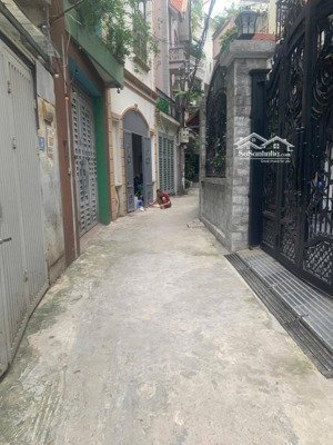 nhà cách mặt đường 8m gần chợ, gần trường gần time city