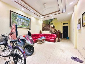 (hoàng mai)-nhà dân xây 4t, dt 43m2, mt 4.1m, ô tô đỗ cửa. giá: 9.5 tỷ