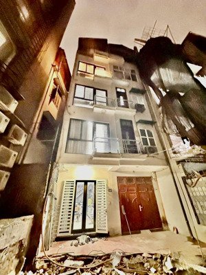 bán nhà hoàng quốc việt - 38m2 - mt 4,5m - 6 tầng - phân lô - ô tô - 2 thoáng - 8,8 tỷ.