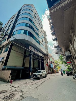 bán gấp tòa nhà văn phòng 120m 9 tầng 8m mặt tiền phố hoàng cầu nhà 3 mặt thoáng