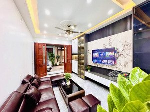 trương định 42m, 4 tầng, ô tô vf3 vào tận nhà, ở hay kinh doanh đều hợp lý, chủ chào 9.5 tỷ