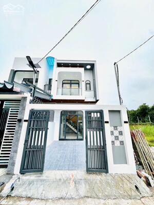 BÁN NHÀ VỪA HOÀN THIỆN MỚI XÂY NGAY GẦN ĐƯỜNG ĐỒNG KHỞI CHỈ 800TR NHẬN NHÀ