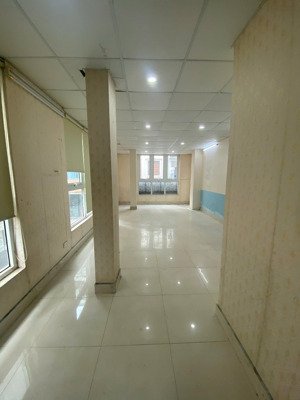 nhà mặt phố phú diễn đối diện đh tnmt khu cực đông sinh viên. lô góc vỉa hè rộng ô tô đỗ cửa 2 mặt