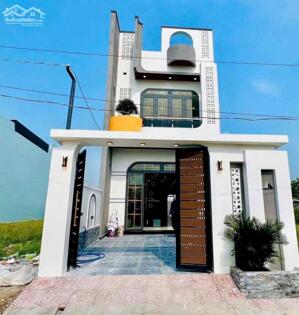 BÁN NHÀ LẦU NGAY TRUNG TÂM PHƯỜNG CHỈ 700TR NHẬN NHÀ