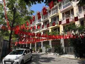 bán nhà liền kề văn quán 5 tầng, lô góc xẻ khe, gần hồ văn quán, giá chỉ 13.8 tỷ