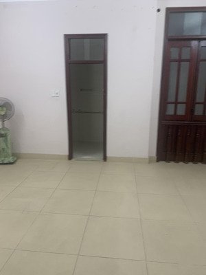 cho thuê 4 căn nhà ở mễ trì oto đỗ thoải mái, thang máy, điểu hoà, giá hợp lí