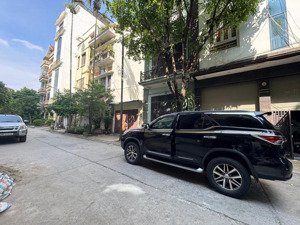 nhà phố hoàng quốc việt lô góc thang máy ngõ rộng 2 ôtô tránh nhau ngôi nhà cần mua ngay
