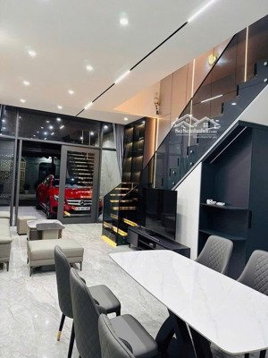 {bán gấp} nhà đẹp 3 tầng - mt nguyễn chích - gần điện lực thanh khê - cách biển 500m - giá: 7.6 tỷ!