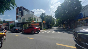 kiến thiết hiệp phú quận 9 gần chợ dt 6m*13m quá đẹp 2 mặt tiền oto chỉ 6.3 tỷ sót 1 lô thôi