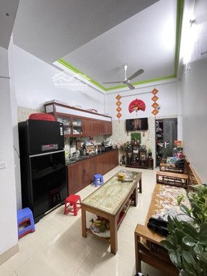 hiếm hơn 5 tỷ nhà 4 tầng giáp cv ngọc thuỵ - dân xây 35m2